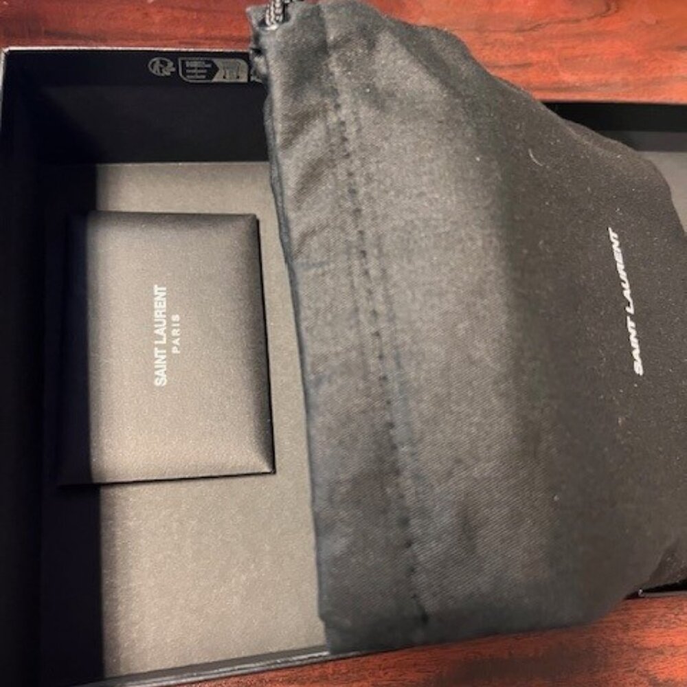 AUTHENTIC YSL WALLET - Picture 8 of 15